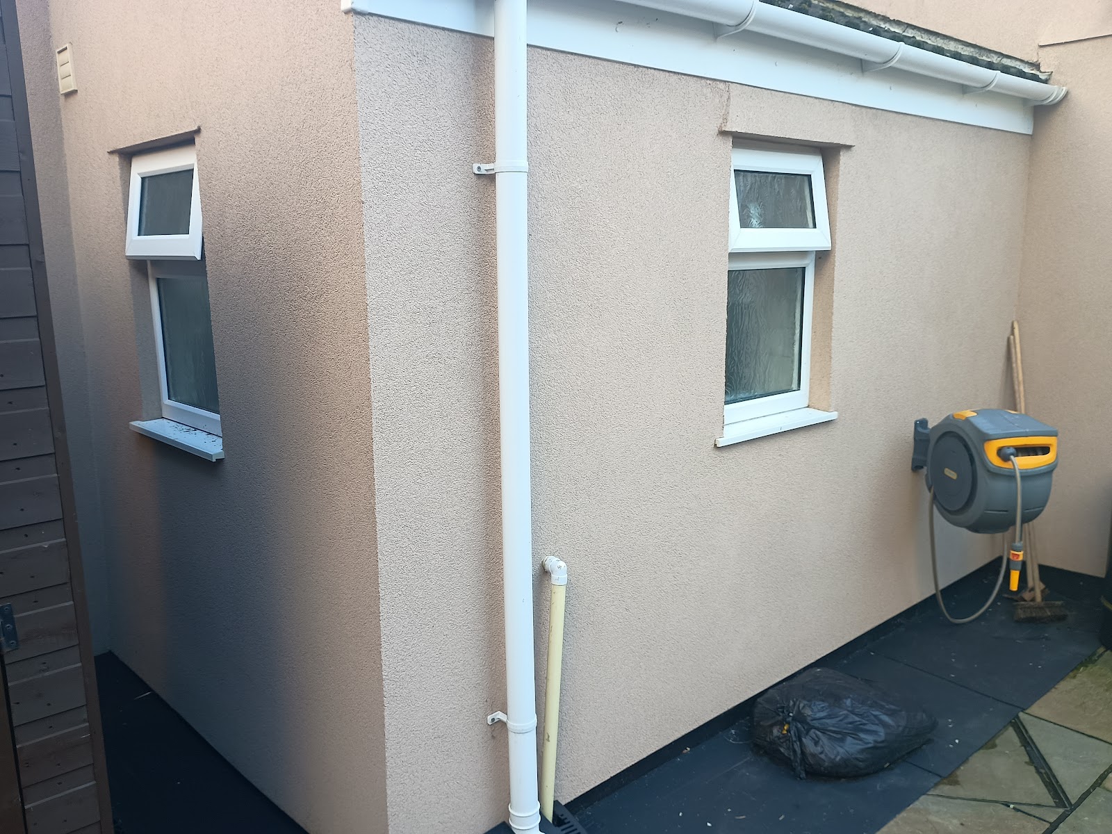 A clean, freshly rendered exterior wall finished in Ipswich by Paul Bridges